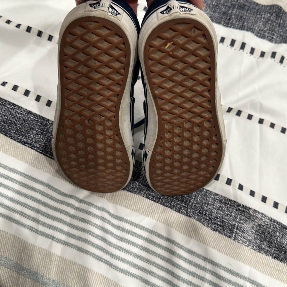Vans - Picture 3 of 4